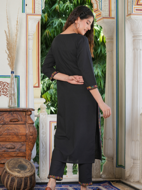 Fashion Plus Store Women's Black Plus Size Cotton Chicken Embroidery Printed Straight Kurta Set (Black)