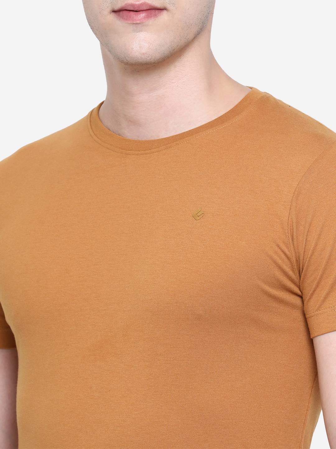 Brown Solid Slim Fit T-Shirt | pehervi